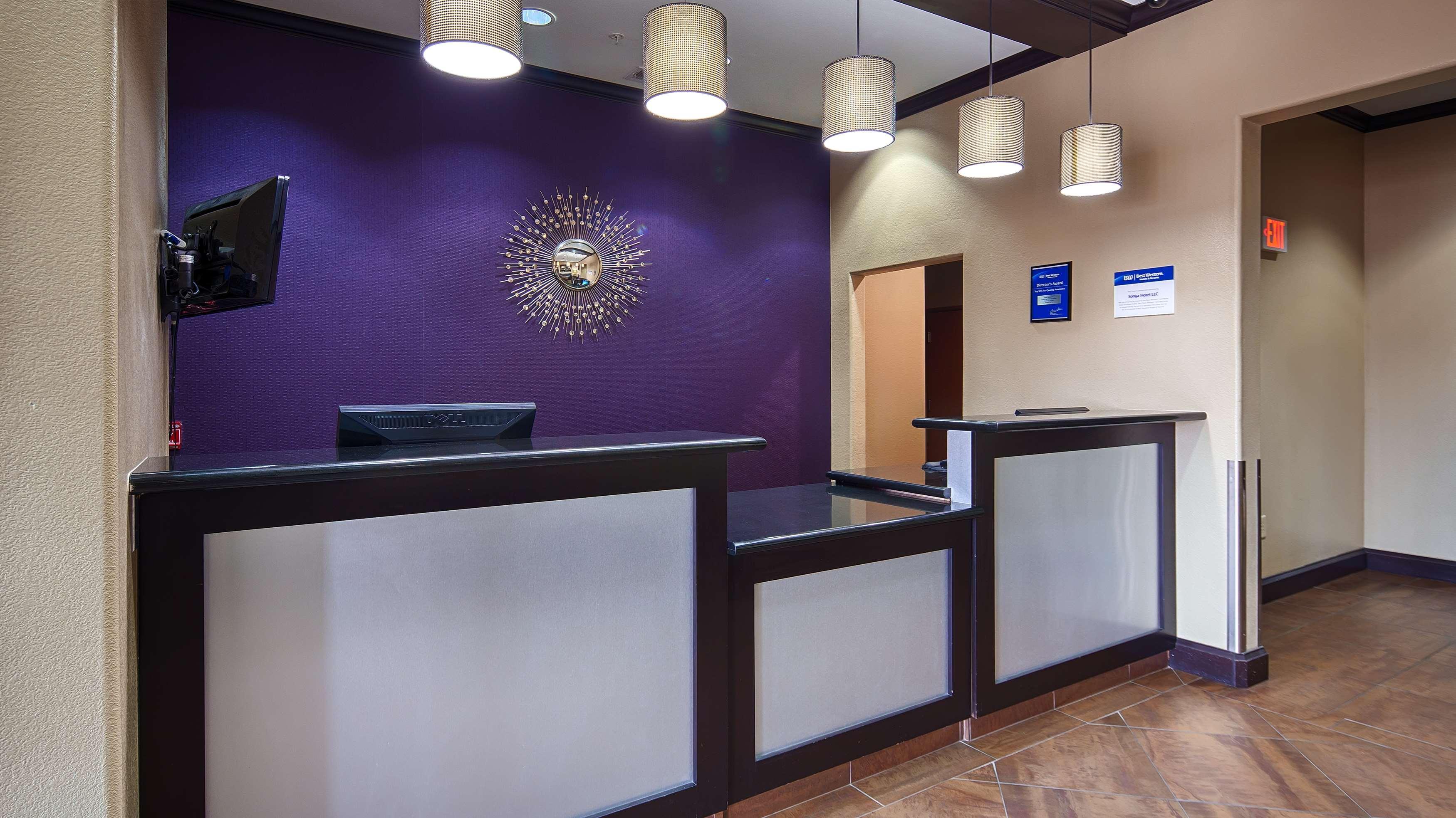 Best Western Giddings Inn & Suites Екстериор снимка
