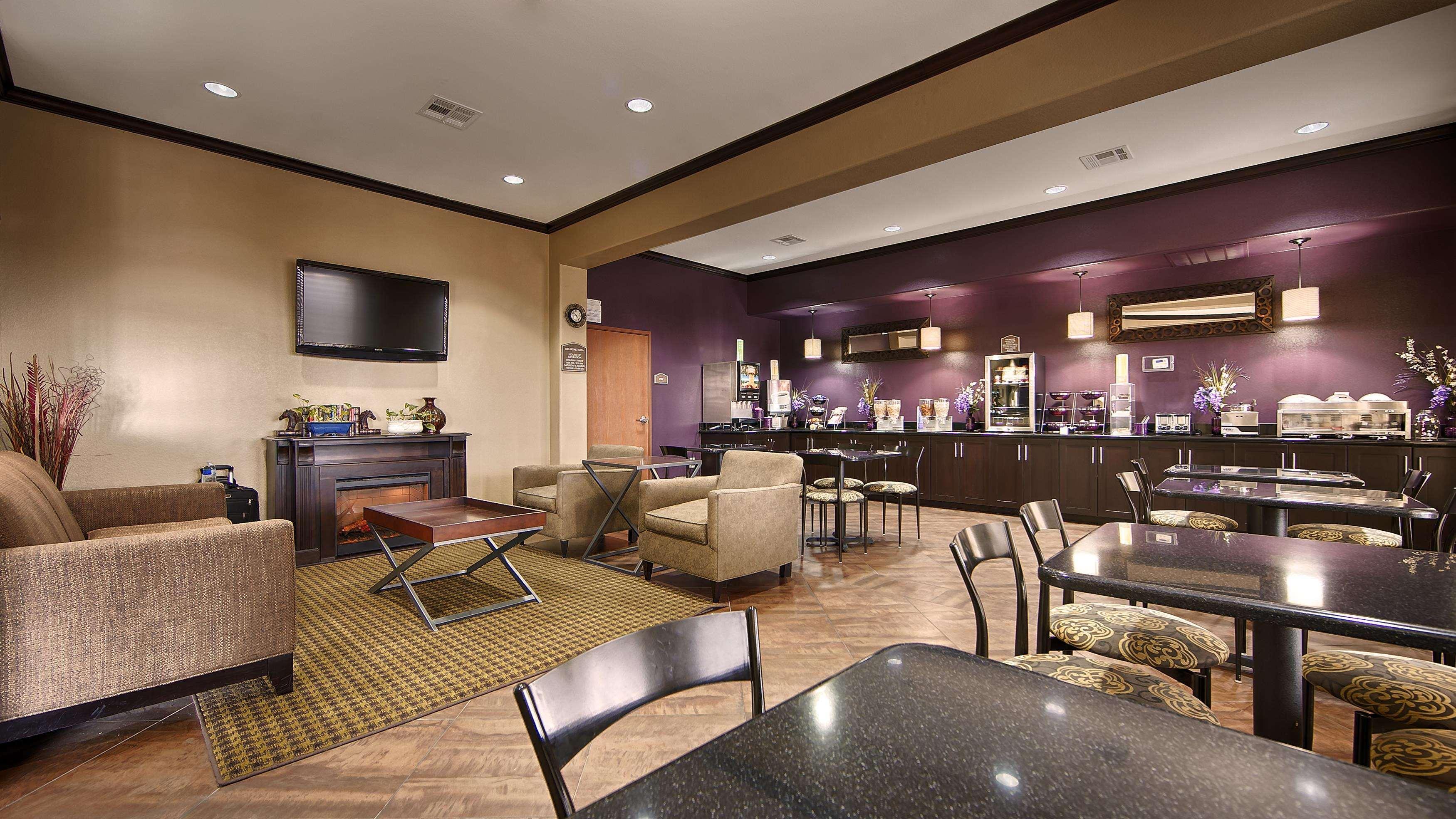 Best Western Giddings Inn & Suites Екстериор снимка
