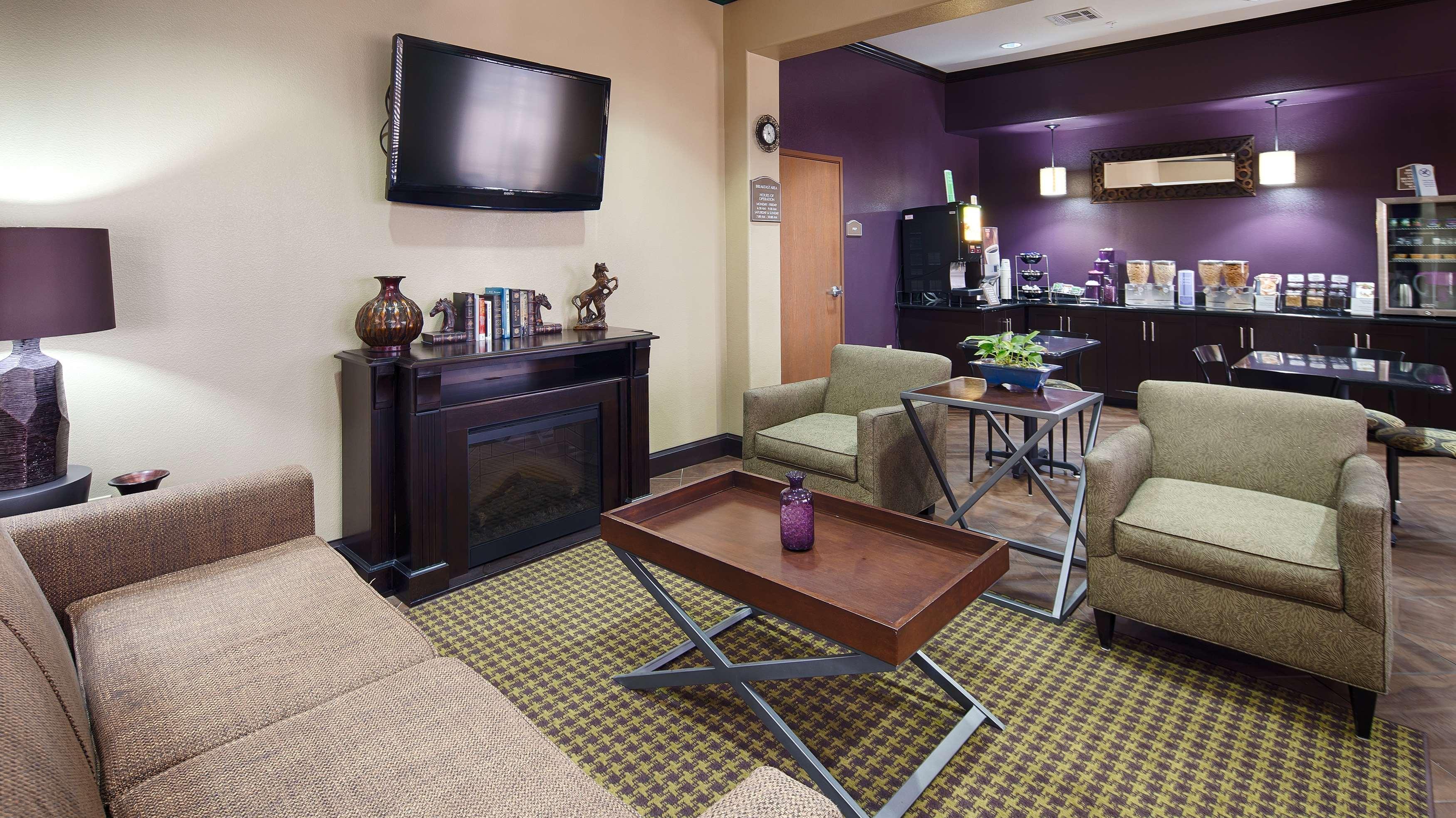 Best Western Giddings Inn & Suites Екстериор снимка