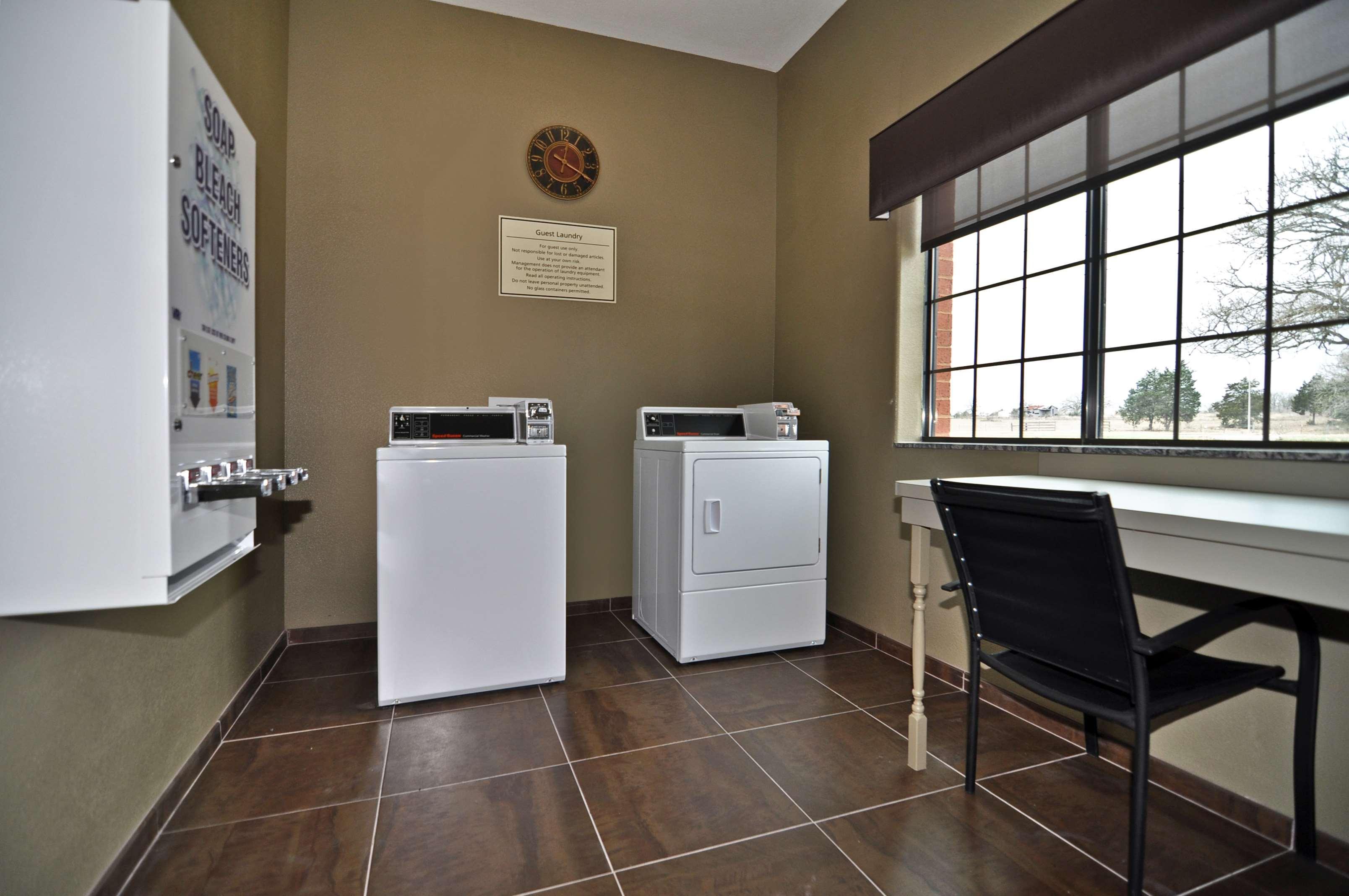 Best Western Giddings Inn & Suites Съоръжения снимка