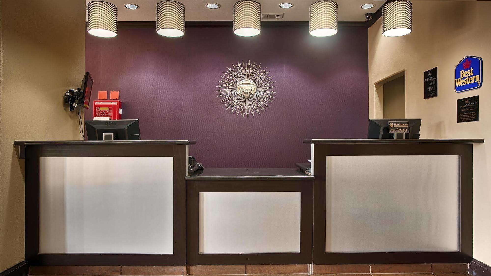 Best Western Giddings Inn & Suites Екстериор снимка