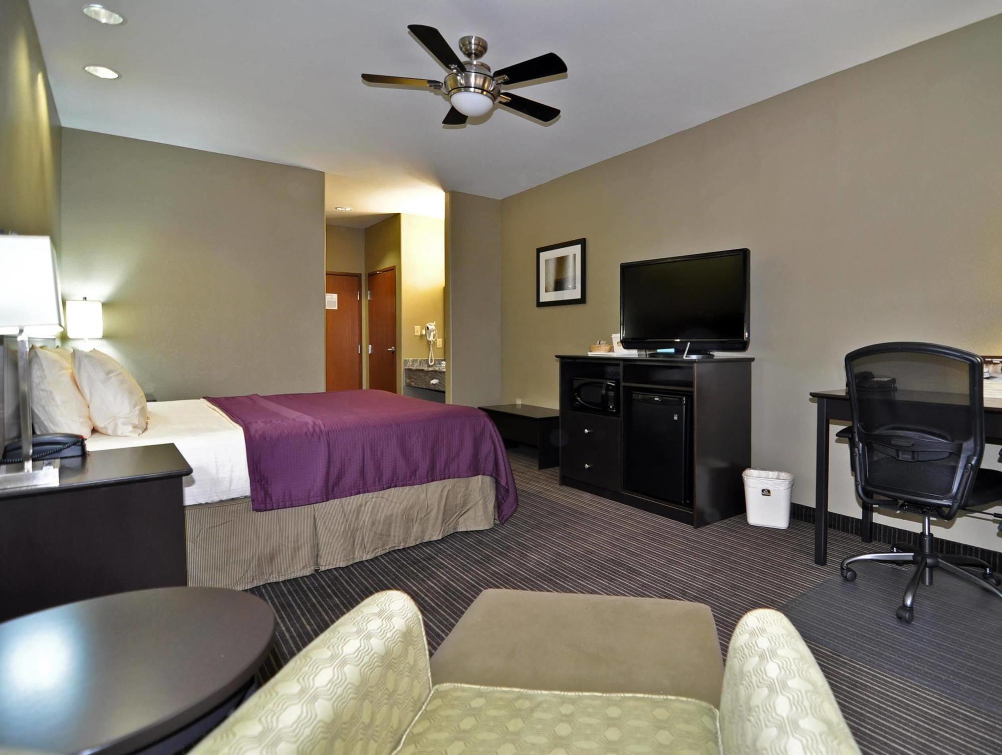 Best Western Giddings Inn & Suites Екстериор снимка